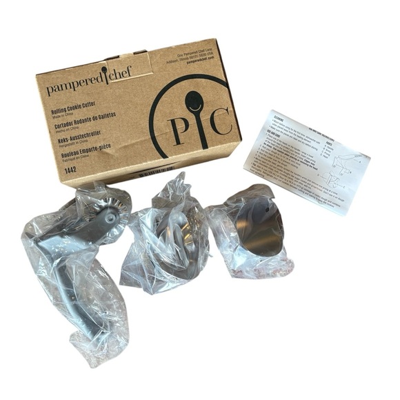 Pampered Chef Silver Rolling Cookie Cutter Set - Picture 1 of 2